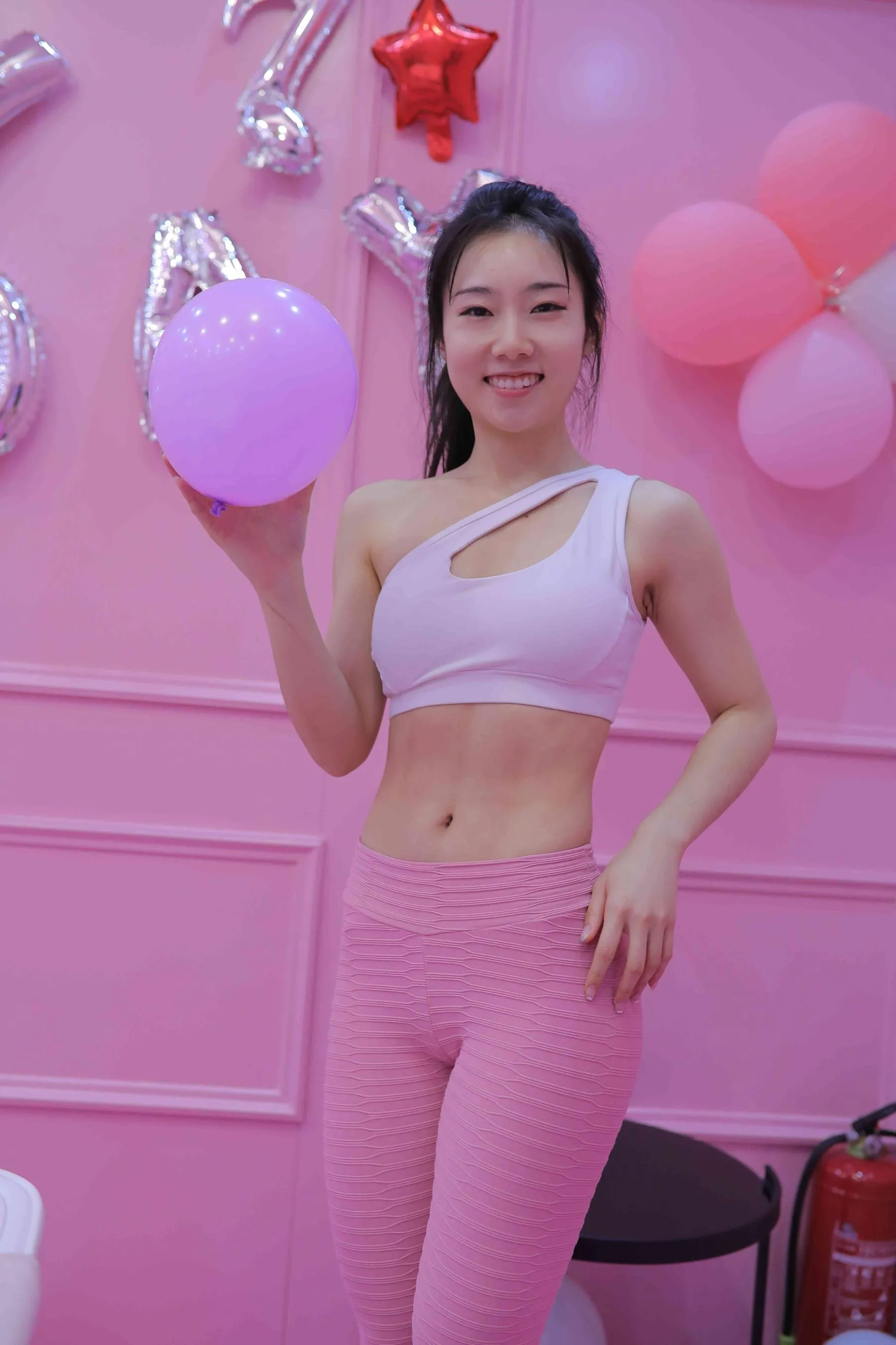 [魔镜街拍] NO.035 街拍紧身裤女神 [148P]插图1